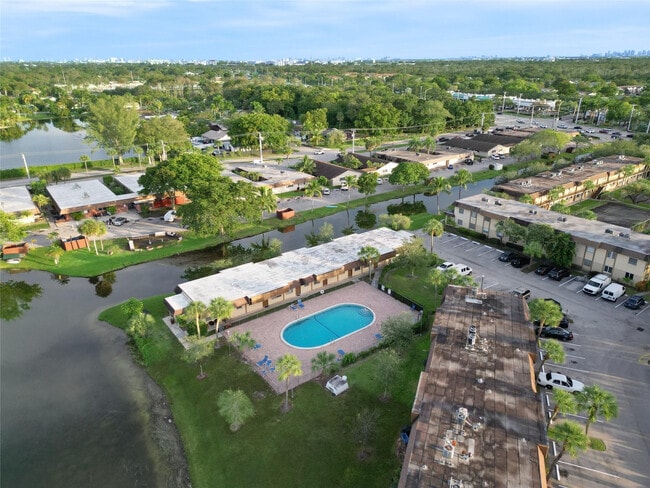 Building Photo - 416 Lakeside Dr