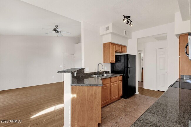 Building Photo - 5335 E Shea Blvd