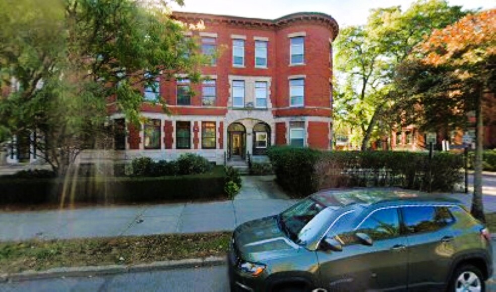 Building Photo - 1869 Beacon St