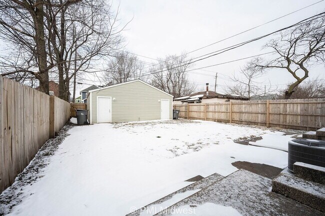 Building Photo - "Charming 2-Bedroom Duplex with Hardwood Floors in Indianapolis - Perfect Rental Opportunity!"