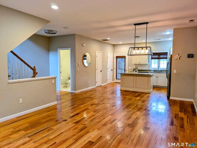 Building Photo - 15 Old Oak Dr