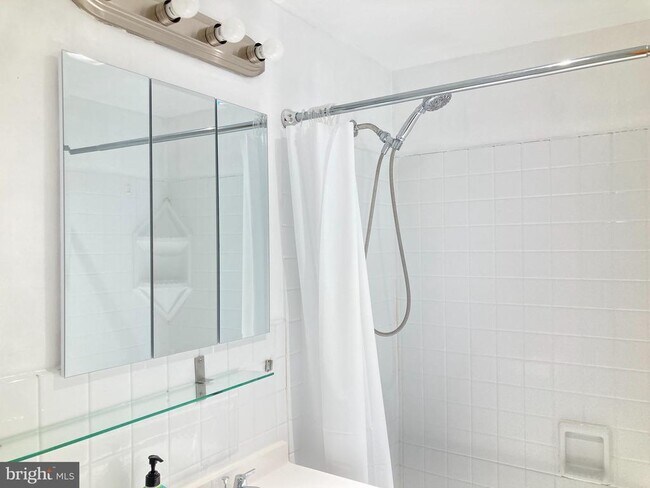 Building Photo - 4600 Duke St