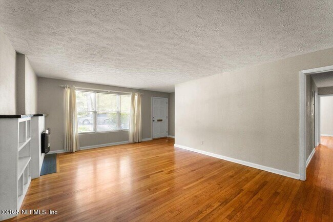 Building Photo - 2240 Jose Cir S