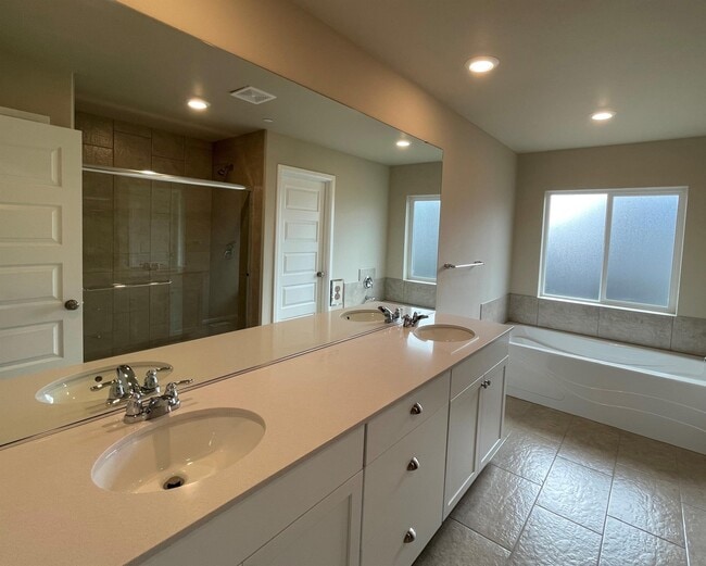 Building Photo - 913 Timberline Ave