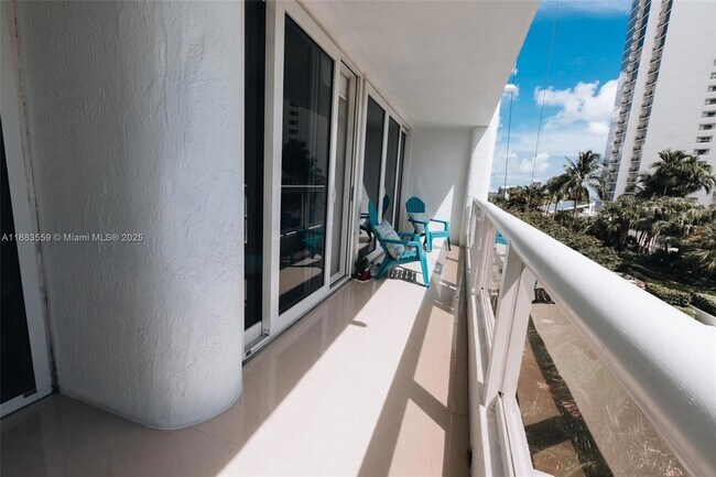 Building Photo - 1717 N Bayshore Dr