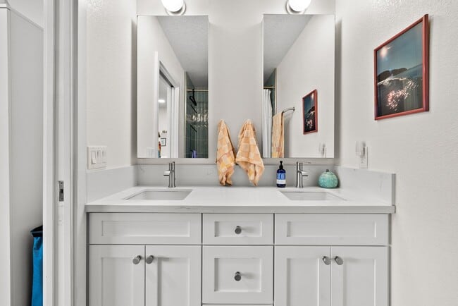 Building Photo - 3850 Bramble Ln