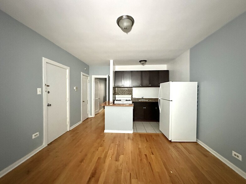 Building Photo - 5662 N Ridge Ave