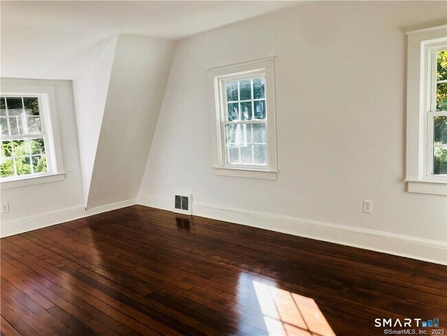 Building Photo - 40 Wilridge Rd