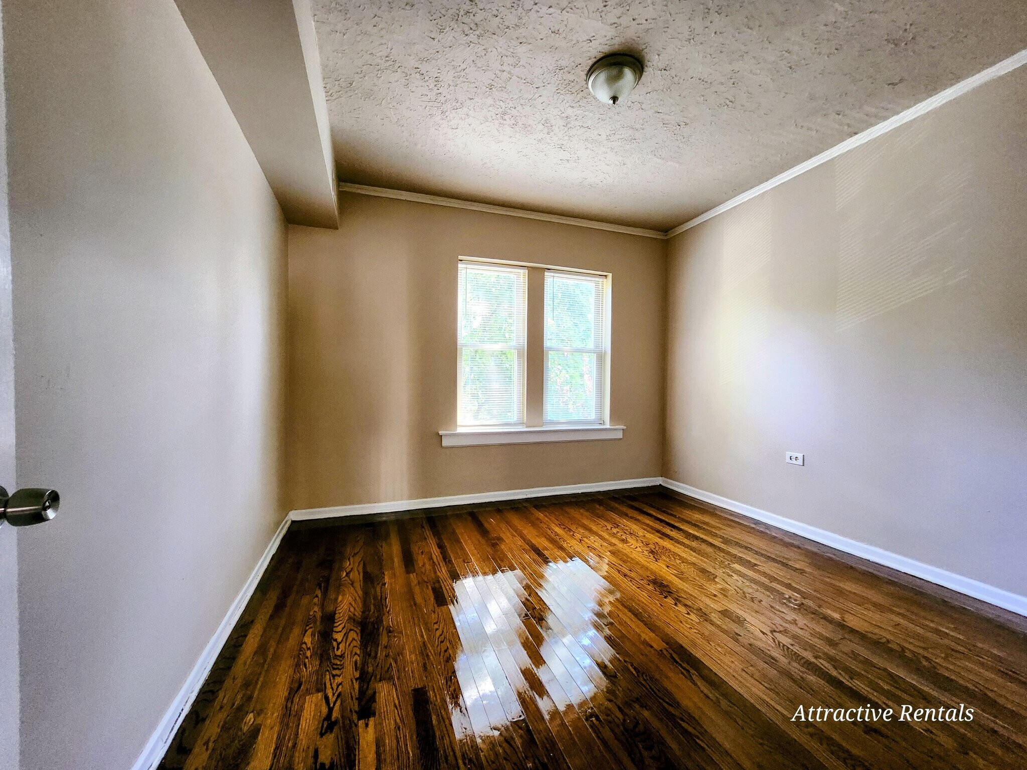 Building Photo - 2648 E 78th St