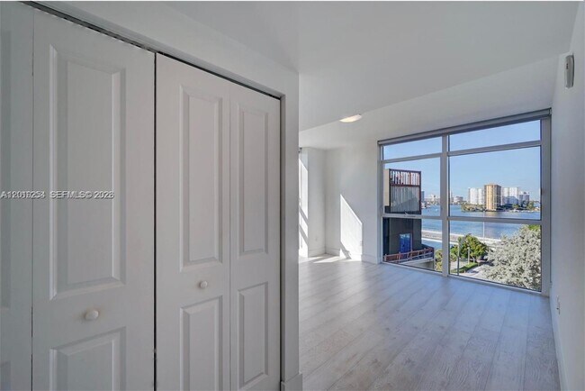 Building Photo - 400 Sunny Isles Blvd