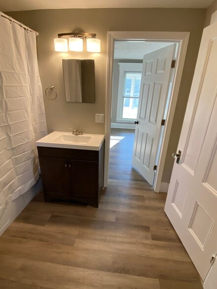 Master Bath with access from Kitchen - 193 Pearl St