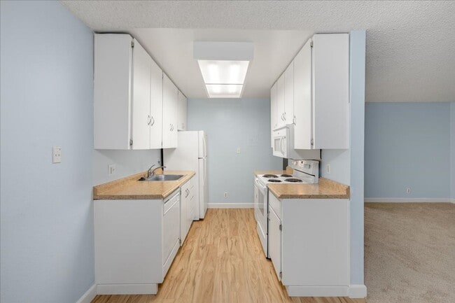Building Photo - Spacious 1 Bed 1 Bath Condo Near Major Tech Companies