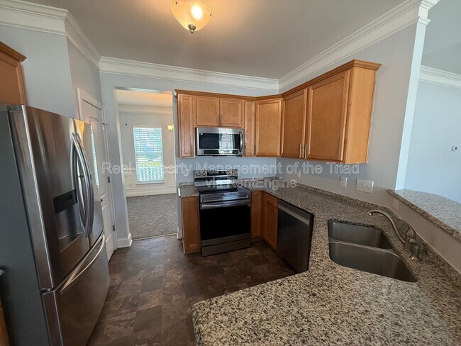 Building Photo - 2211 Talon Dr