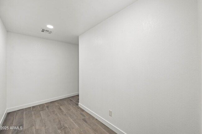 Building Photo - 10947 W Mohave St