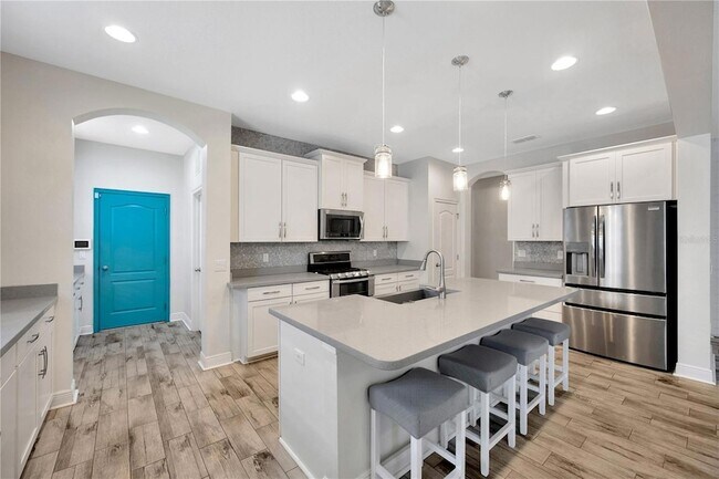 Building Photo - 6518 Park Strand Dr