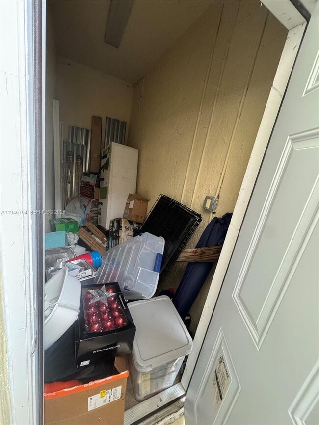 Building Photo - 3220 SE 7th St