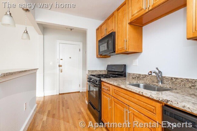Building Photo - 136 Highland Ave