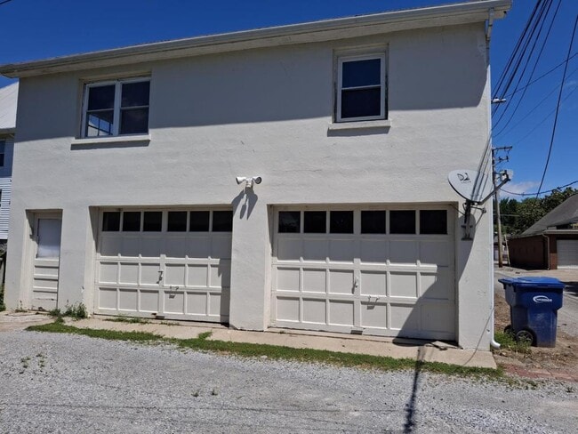 Primary Photo - 204 5th St