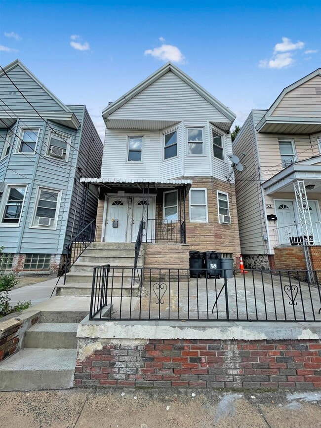 Building Photo - 54 Gates Ave