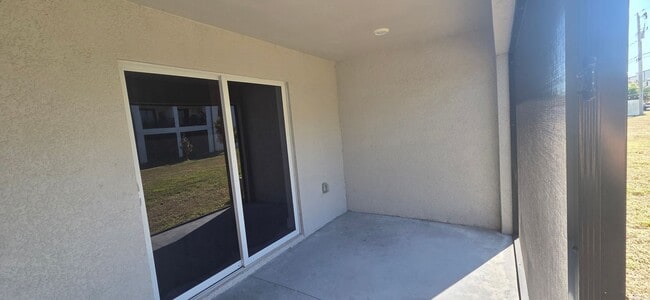 Building Photo - Duplex for rent