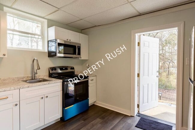 Building Photo - 2290 Malibu Dr SE