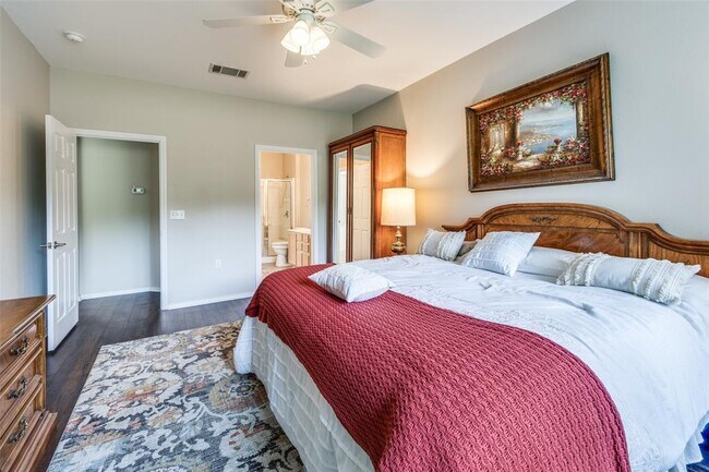 Building Photo - 203 Essex Ln