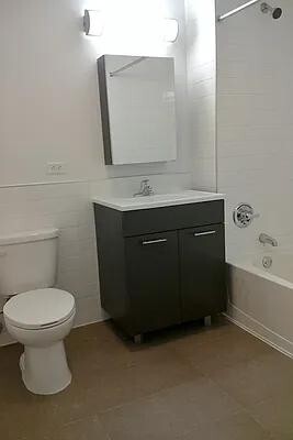 Primary Photo - 401 W 25th St