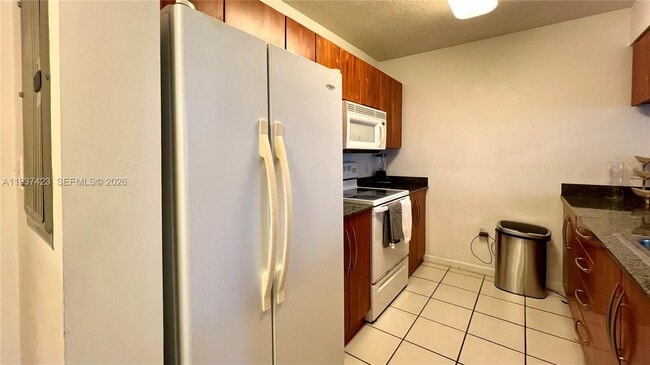 Building Photo - 1200 Brickell Bay Dr