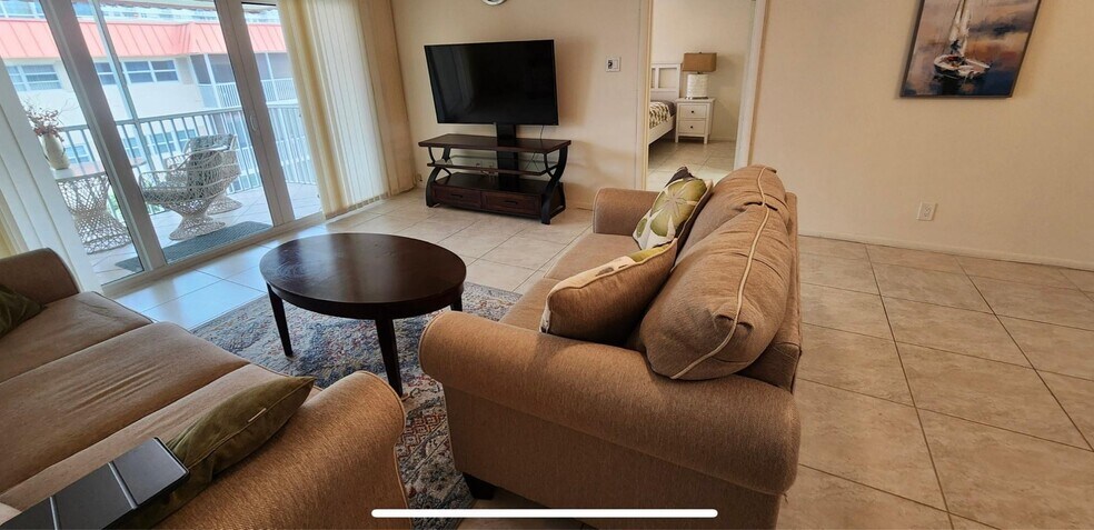 Living Room - 2097 S Ocean Dr