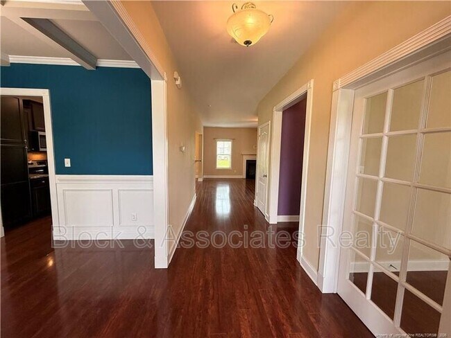Building Photo - 1705 Bluffside Dr