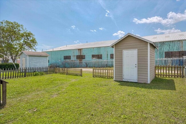 Building Photo - 1606 Broad St