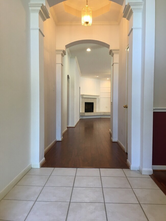 Building Photo - Beautiful 3/2 in Scofield Farms