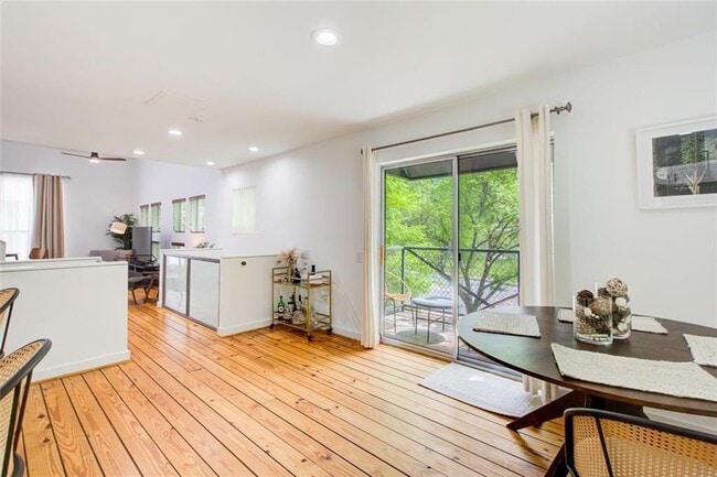 Building Photo - 241 Maynard Terrace SE