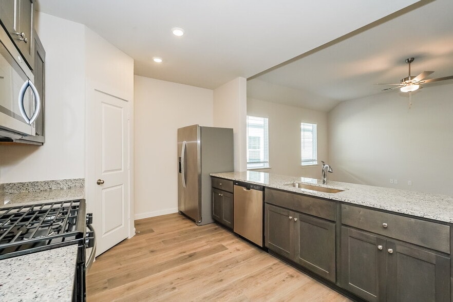 Building Photo - 1312 Tilton Dr