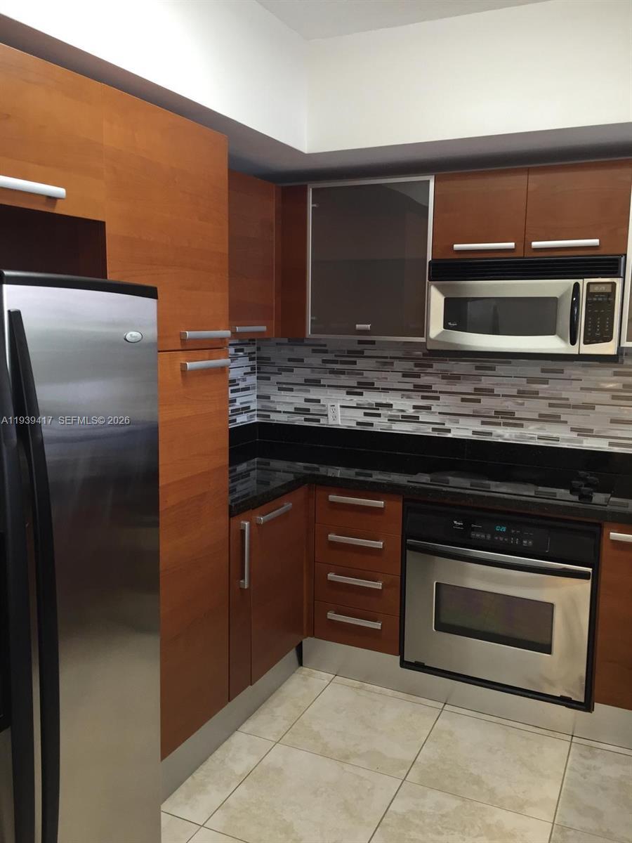 Building Photo - 2030 S Douglas Rd