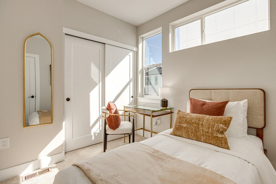 Building Photo - 4100 E Warren Ave