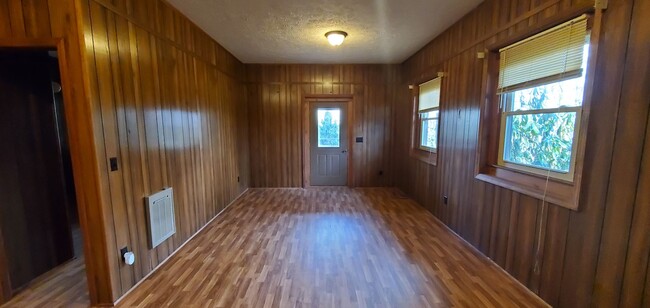 Building Photo - Cozy 2 Bd/2Ba Home in Linville Land Harbor