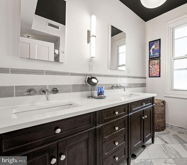 Building Photo - 217 Wayne Ave