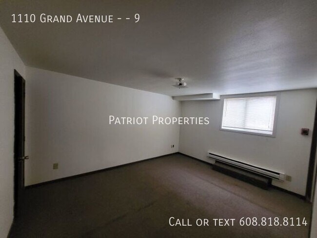 Building Photo - 2 bed/1 bath apartment in Prairie Du Sac, WI!