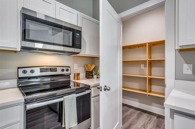 Building Photo - Modern 4 Bedroom Home in Falcon Falls Near Heights High School