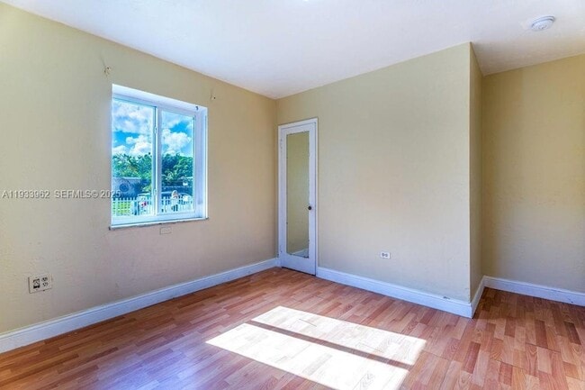 Building Photo - 1265 NE 142nd St