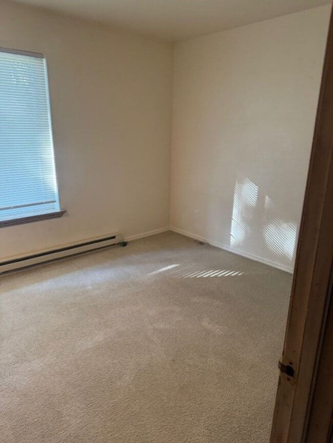 Building Photo - 2 Bdrm 1 bath