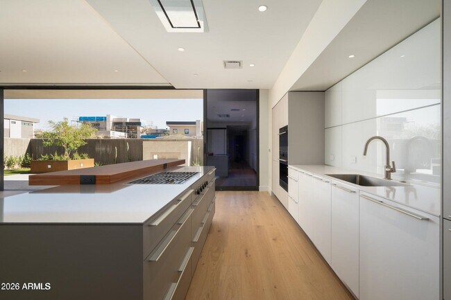 Building Photo - 4849 N Camelback Rdg Dr