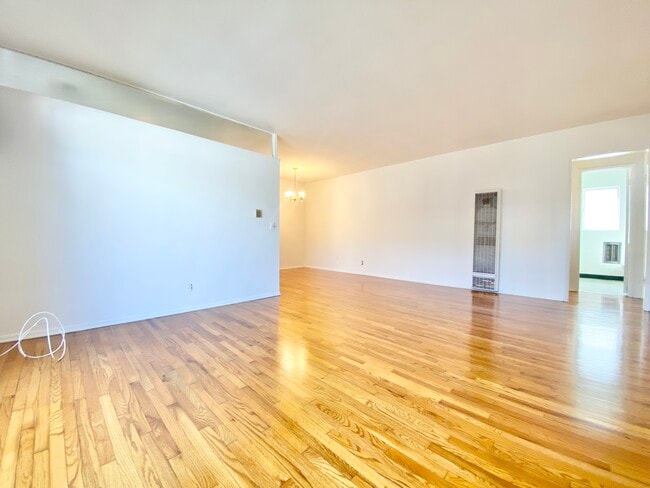 Building Photo - 1055 S Wooster St