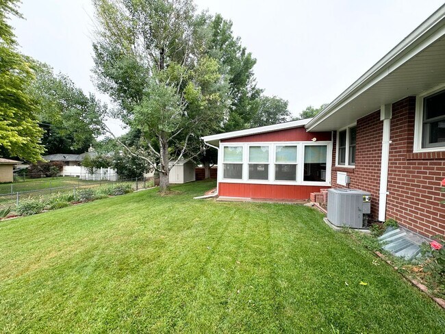 Building Photo - 4 Bedroom - 2 Bath Ranch Style Home with 2 car attached garage in Loveland, Colorado