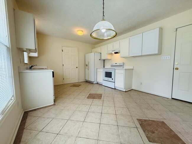 Building Photo - 104 Liberty Ct