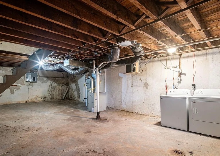 Building Photo - 2405 S 57th St