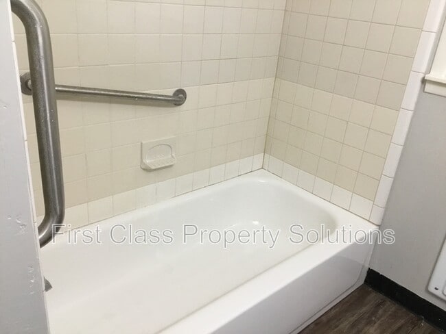 Building Photo - 2215 Cashion Pl