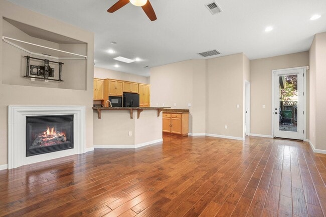 Building Photo - Super Convenient Walnut Creek 3 bed/2bath