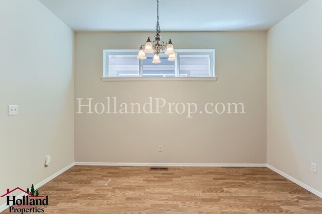 Building Photo - Beautiful 3 Bedroom Home with Community Pool, Hot Tub & 2-Car Garage in Hillsboro ** NEW PRICE $2...